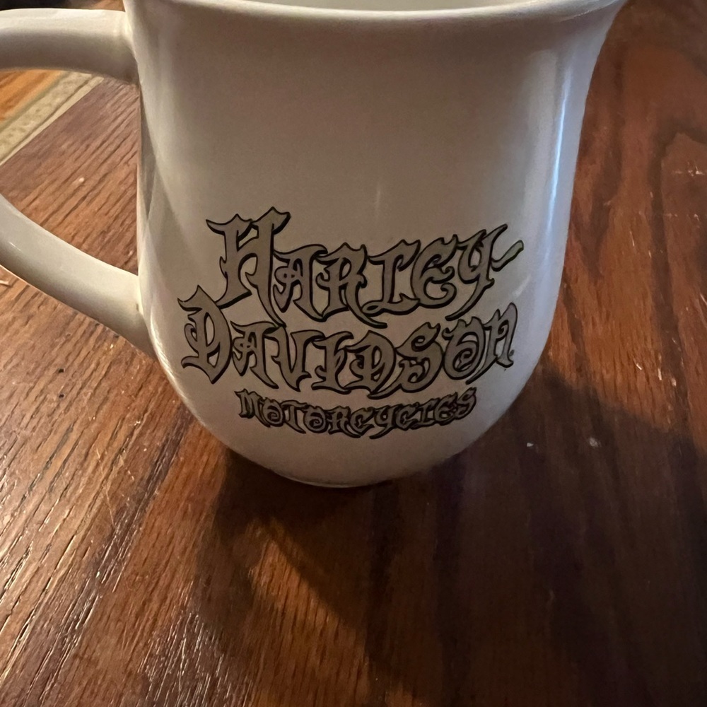 Harley-Davidson White Mugs with Black Logo - Picture 6 of 7